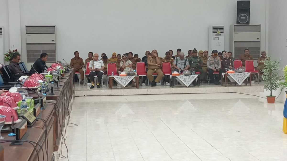 Pj Bupati Buton Ajukan Empat Raperda Pj Bupati Buton Ajukan Empat Raperda