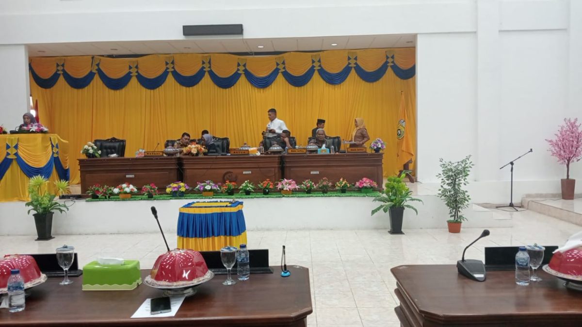 Fraksi DPRD Buton Setuju Bahas Empat Raperda Fraksi DPRD Buton Setuju Bahas Empat Raperda