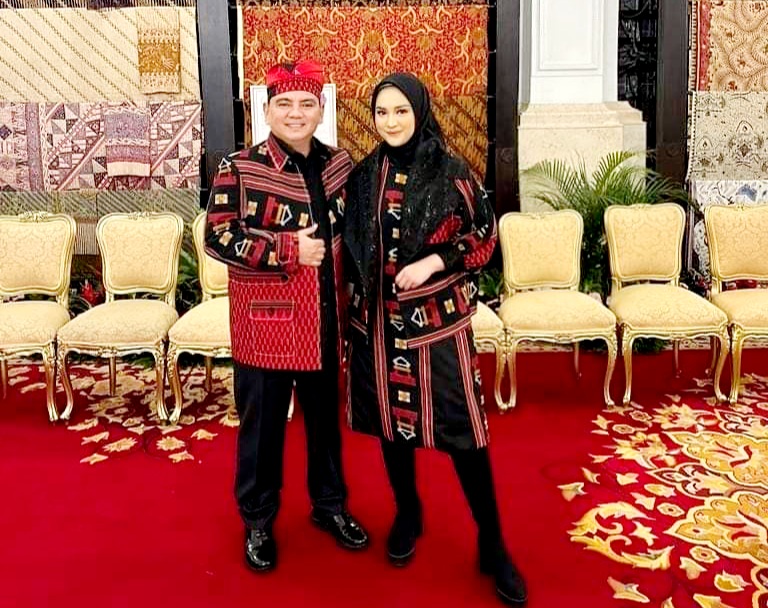 Pj Gubernur Andap Promosikan Tenun Khas Sultra di Istana