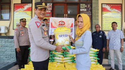 Kapolres Buton Salurkan Bantuan 20 Ton Beras