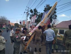 Satpol PP Baubau Tertibkan Ribuan APK Caleg dan Cagub