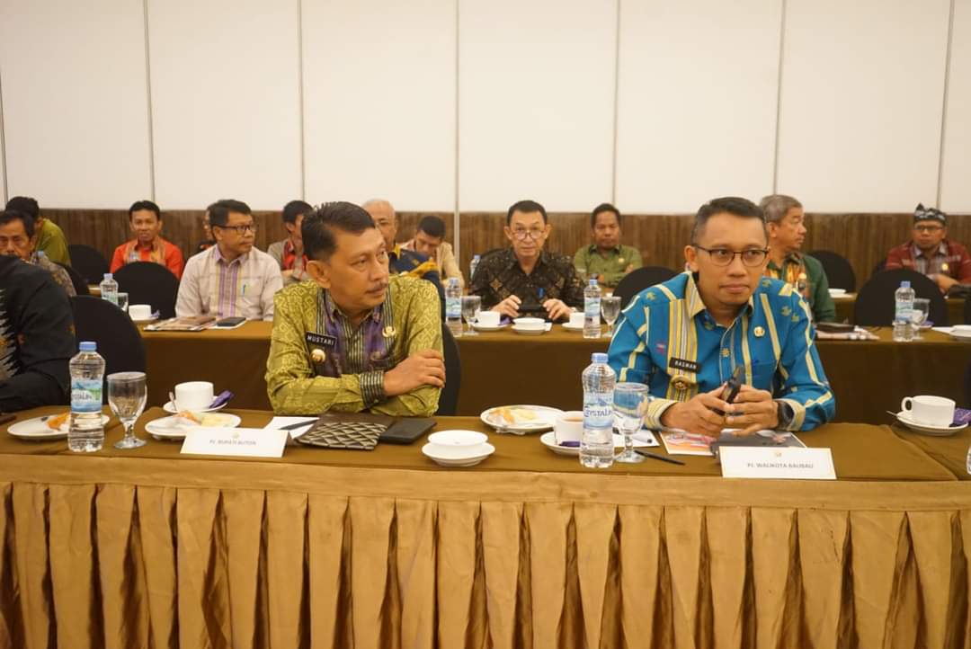 Pj. Bupati Buton Hadiri Rakor Bersama Mendagri di Kendari