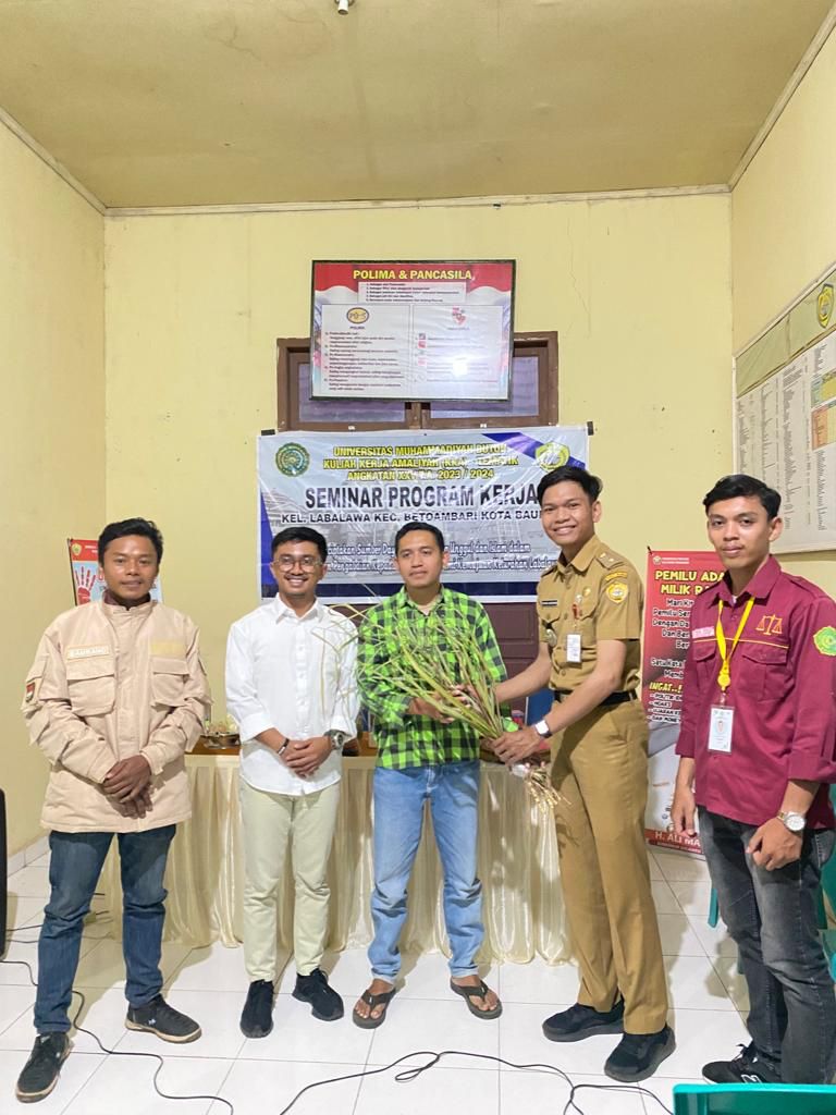 Mahasiswa KKA Beri Bantuan 20.000 Bibit Sereh Merah kepada Warga Labalawa