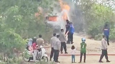 Mobil Minibus Diduga Berisi Jerigen Terbakar Usai Membeli BBM Pertalite