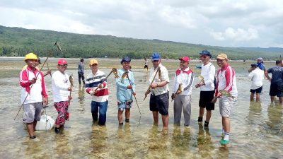 Lestarikan Budaya, Pemdes Wasuemba Gelar Festival Tombak Ikan