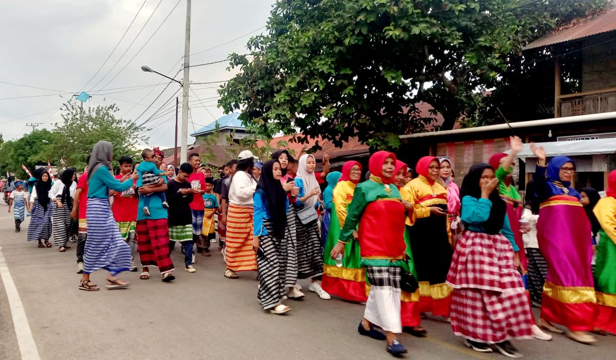 Warga Pasarwajo Pawai Keliling Sambut Pesta Kampung Pikoelaliwu