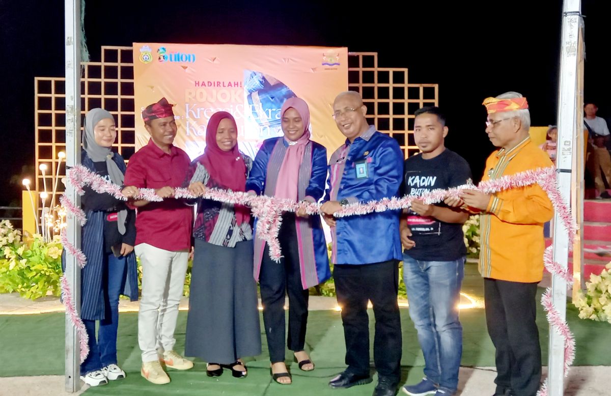 Sekda Buka Kegiatan Fashion Show Cilik dan Pojok Kreasi Ekraf Buton