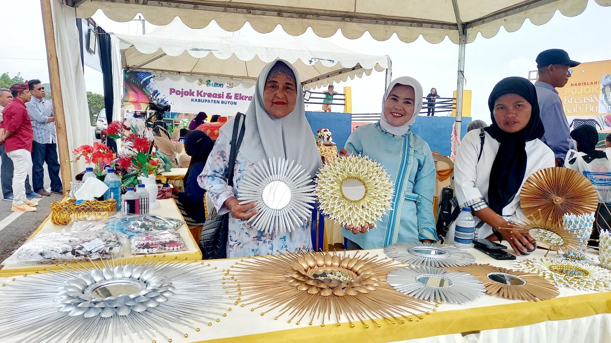 Pojok Kreasi dan Ekraf Tampilkan Produk UMKM di Buton Pojok Kreasi dan Ekraf Tampilkan Produk UMKM di Buton