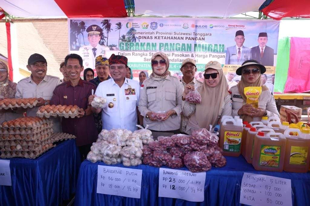 Hadiri Wakatobi Wave, Pj Gubernur Sultra Serahkan Dana Hibah Masjid, Bansos dan Gelar Pasar Murah Hadiri Wakatobi Wave, Pj Gubernur Sultra Serahkan Dana Hibah Masjid, Bansos dan Gelar Pasar Murah