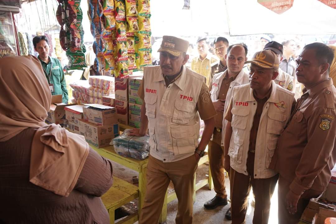 Kendalikan Inflasi, Pj. Bupati Buton Sidak Pasar Bersama TPID