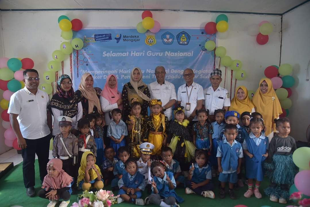 Hari Guru Nasional TK di Buton Gelar Market Day dan Pentas Seni