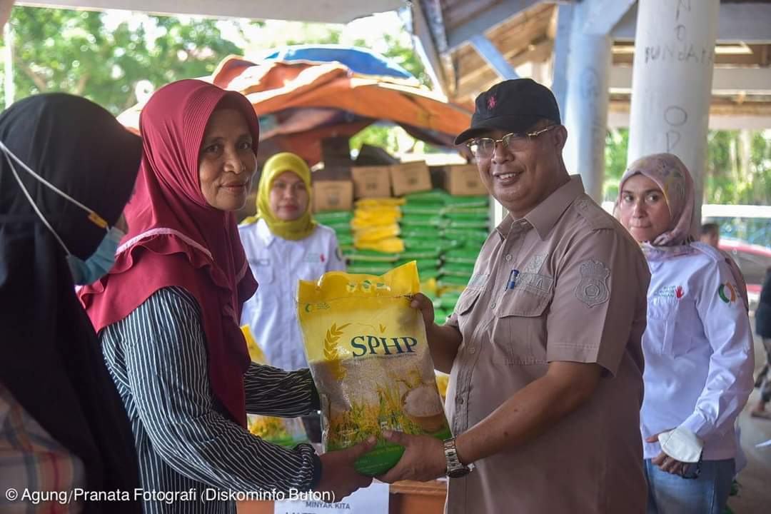 Stabilkan Harga, Pemda Buton Gelar Pasar Murah