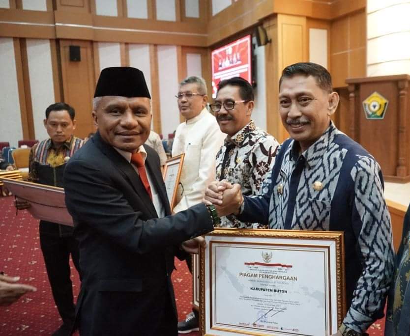 Pemkab Buton Raih Penghargaan Kabupaten Peduli HAM