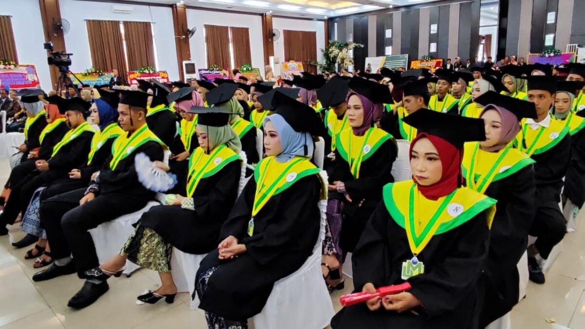 Universitas Muslim Buton Gelar Wisuda Perdana Universitas Muslim Buton Gelar Wisuda Perdana