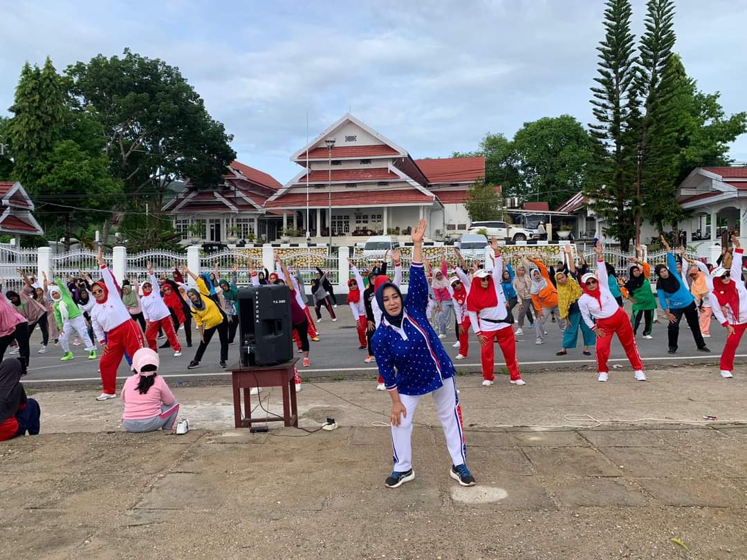 Pemkab Buton Gelar Senam Jantung Sehat Bersama Masyarakat