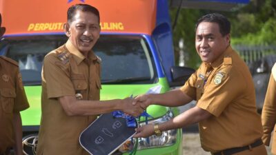 Pj Bupati Buton Serahkan Mobil Perpustakaan Keliling Bantuan Perpusnas