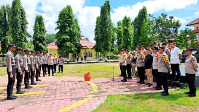 Kapolres Buton Terima Lima Bintara Polri
