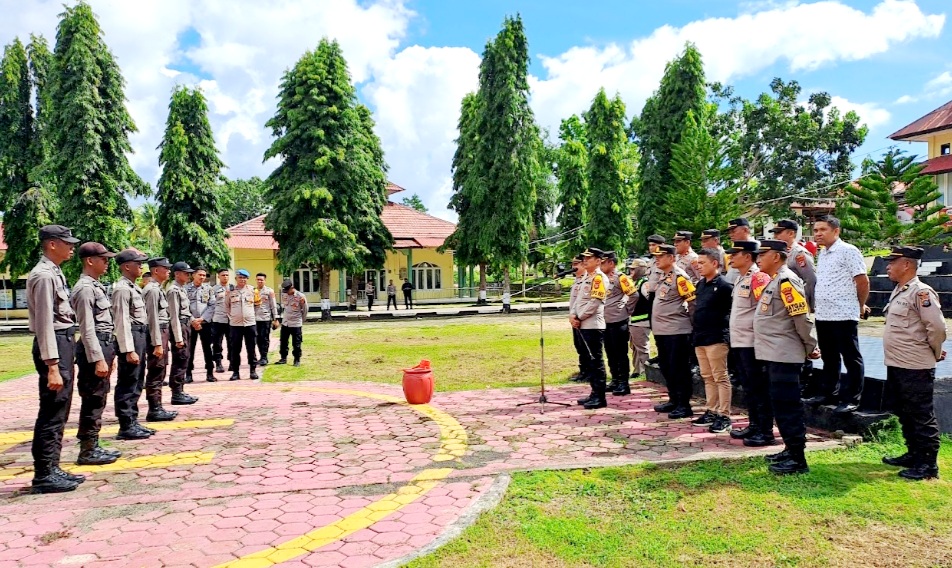 Kapolres Buton Terima Lima Bintara Polri
