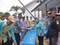 Nelayan di Buton Terima Bantuan Perahu dari Pemkab