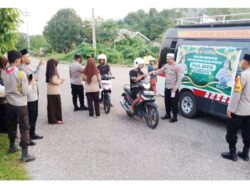 Satbinmas Polres Buton Bagi- Bagi takjil