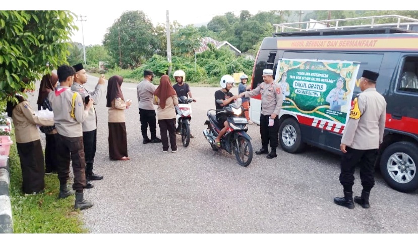 Satbinmas Polres Buton Bagi- Bagi takjil