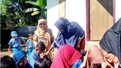 Indahnya Ramadan, Momen Ajarkan Anak TK Pembina Buton untuk Berbagi