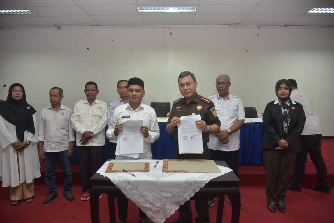 Kajari Buton dan Pemdes Teken MoU Pendampingan Hukum