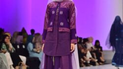Tenunan Baubau Tampil di Ajang Indonesia Fashion Week 2024