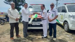 Pj Bupati Buton Serahkan Bantuan Delapan Mobil Ambulans untuk Puskesmas