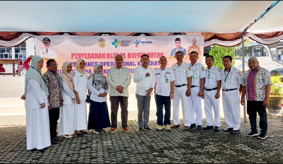 Pj Bupati Buton Serahkan Bantuan Delapan Mobil Ambulans untuk Puskesmas Pj Bupati Buton Serahkan Bantuan Delapan Mobil Ambulans untuk Puskesmas