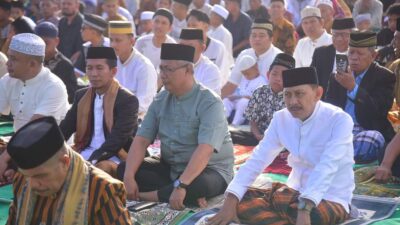 Pj. Bupati Buton Shalat Id di Pasarwajo