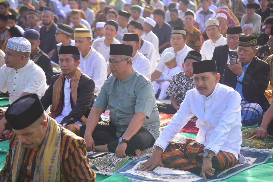 Pj. Bupati Buton Shalat Id di Pasarwajo