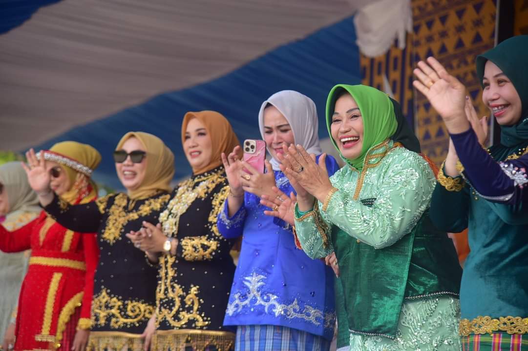 Buton tampilkan Pakaian Pengantin dan Tari Kalegoa pada Pawai Parade Nusantara Buton tampilkan Pakaian Pengantin dan Tari Kalegoa pada Pawai Parade Nusantara