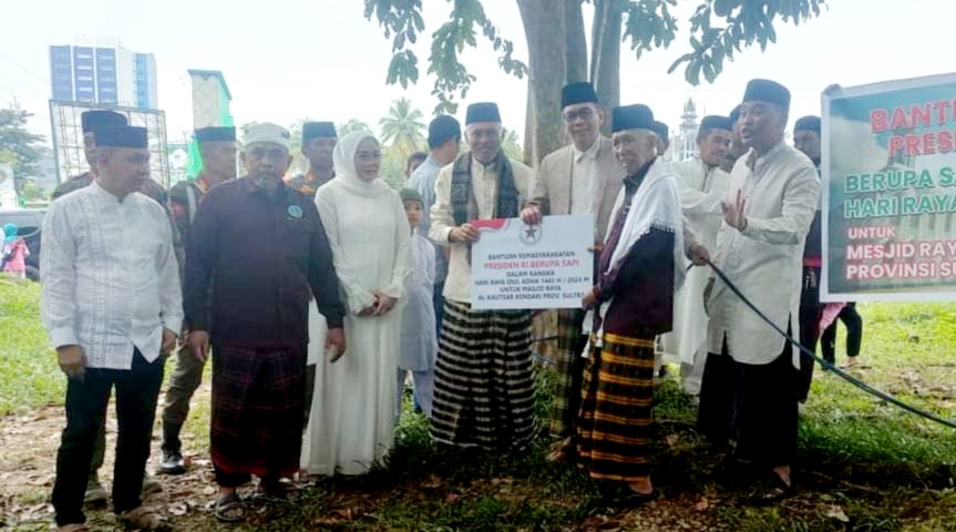 Mewakili Pj. Gubernur, Sekda Bersama Ketua DPRD Salat Iduladha di Masjid Agung Al-Kautsar Kendari Mewakili Pj. Gubernur, Sekda Bersama Ketua DPRD Salat Iduladha di Masjid Agung Al-Kautsar Kendari