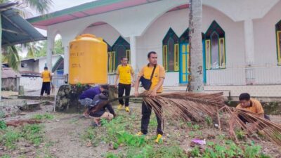 Polsek Siompo dan Polsek Sampolawa Gelar Kerja Bakti Religi