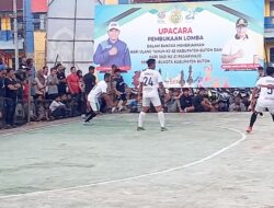 Warga Pasarwajo Antusias Nonton Pertandingan HUT Buton di Lapangan