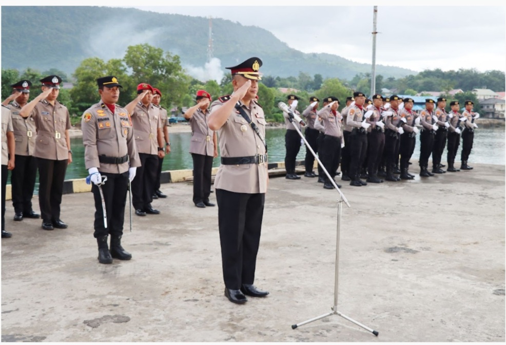 Wakapolres Buton Pimpin Upacara Tabur Bunga HUT Bhayangkara
