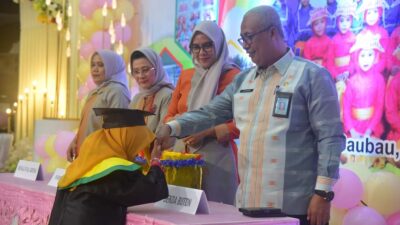 Sekda Buton Hadiri Wisuda TK Alquran DWP Kabupaten Buton
