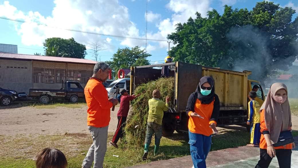 Pemkab Buton Gelar Kerja Bakti di Lapangan Pasarwajo