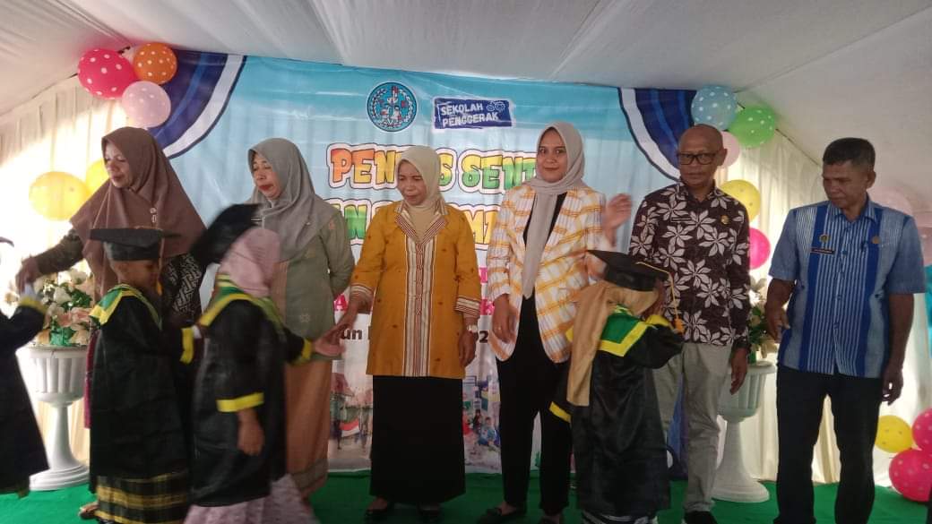 Pj Bunda PAUD Buton Hadiri Penamatan TK Kemala Bhyangkari dan TK Kombeli