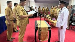 Lantik Pj Kades Wakalambe, Sekda Ingatkan Jaga Stabilitas Keamanan