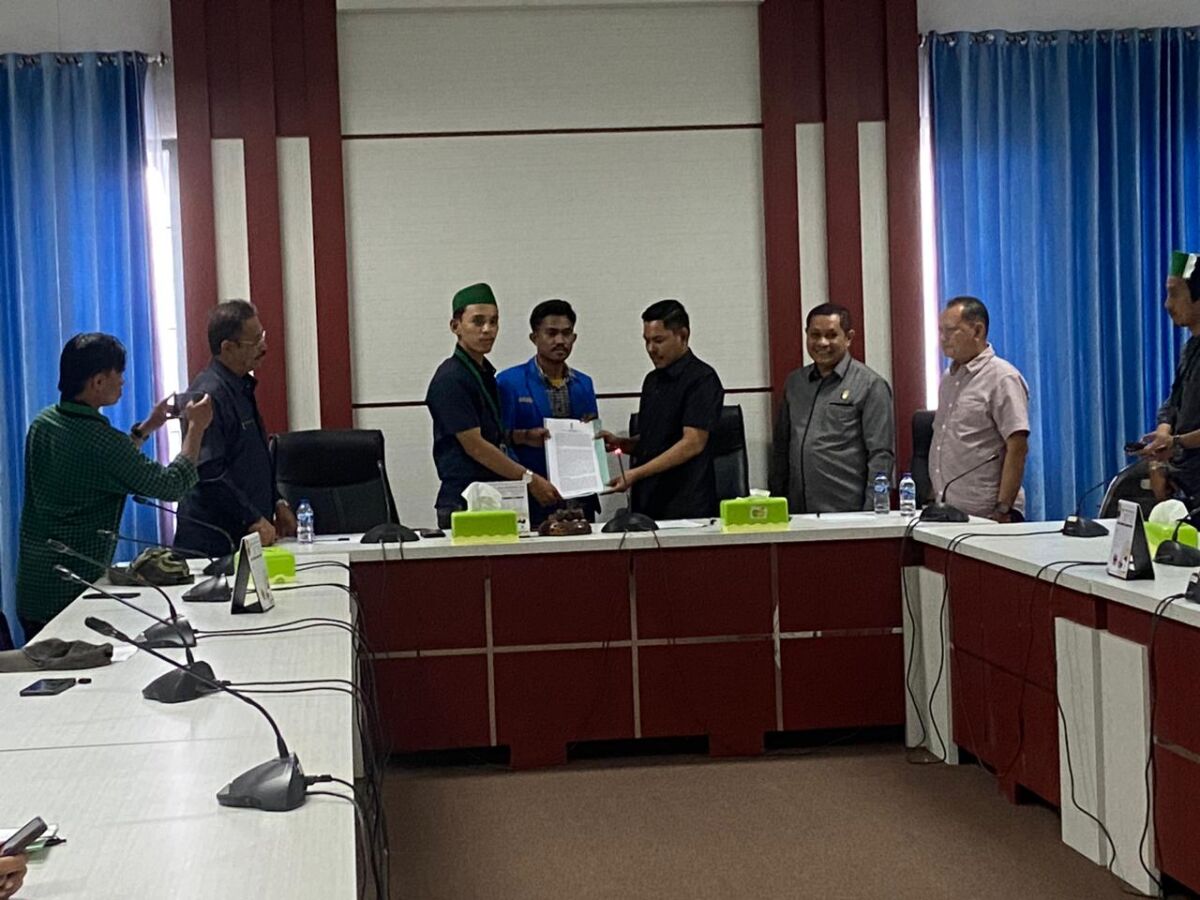 HMI Kota Baubau Demo DPRD dan Walikota HMI Kota Baubau Demo DPRD dan Walikota