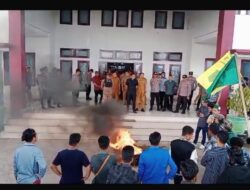 HMI Kota Baubau Demo DPRD dan Walikota