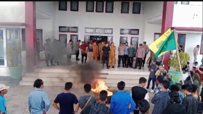 HMI Kota Baubau Demo DPRD dan Walikota