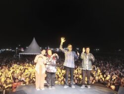 Puluhan Ribu warga Muna Tumpah Ruah di Sor Laode Pandu Hadiri Acara Bacagub Tina Nur Alam