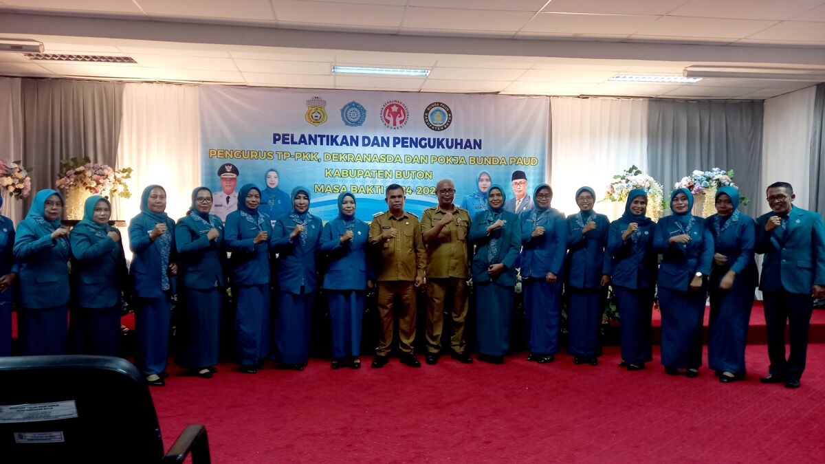 Pj Bupati Buton Melantik Pengurus TP PKK Buton Periode 2024 - 2025 Pj Bupati Buton Melantik Pengurus TP PKK Buton Periode 2024 - 2025