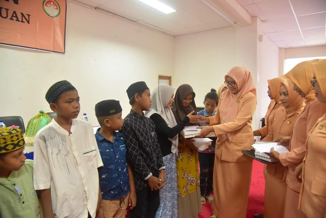 Gelar Pertemuan Rutin, DWP "Berbagi Kasih"