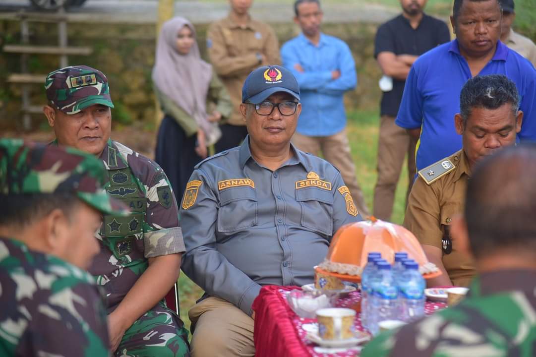 Sekda Buton dan Dandim Buton Tinjau Lokasi Pembangunan Yonif di Desa Gunung Jaya Sekda Buton dan Dandim Buton Tinjau Lokasi Pembangunan Yonif di Desa Gunung Jaya