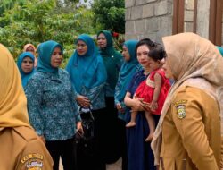 Ketua TP PKK dan Ketua DWP Buton Kunjungi Lokus Stunting di Desa Sampuabalo