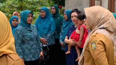 Ketua TP PKK dan Ketua DWP Buton Kunjungi Lokus Stunting di Desa Sampuabalo